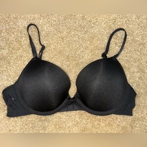 Maidenform Black T-Shirt Bra with Molded Cups size 34B. New